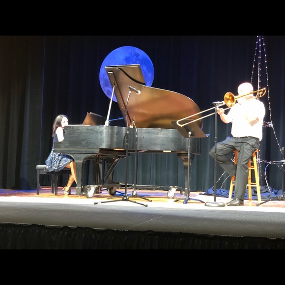 Meet your Posher, Stephanie - Picture 3 of 4